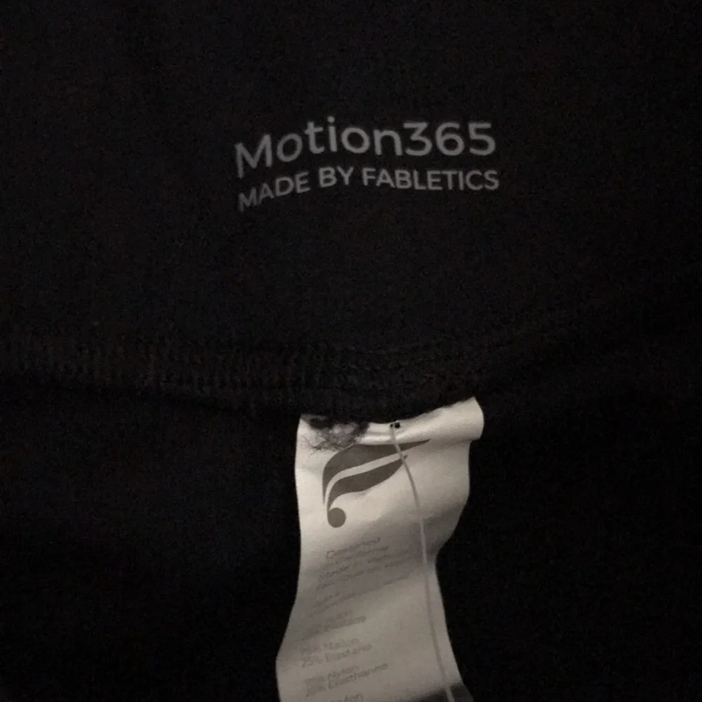 NWT Fabletics Anywhere High-Waisted Legging-Short - Picture 4 of 6